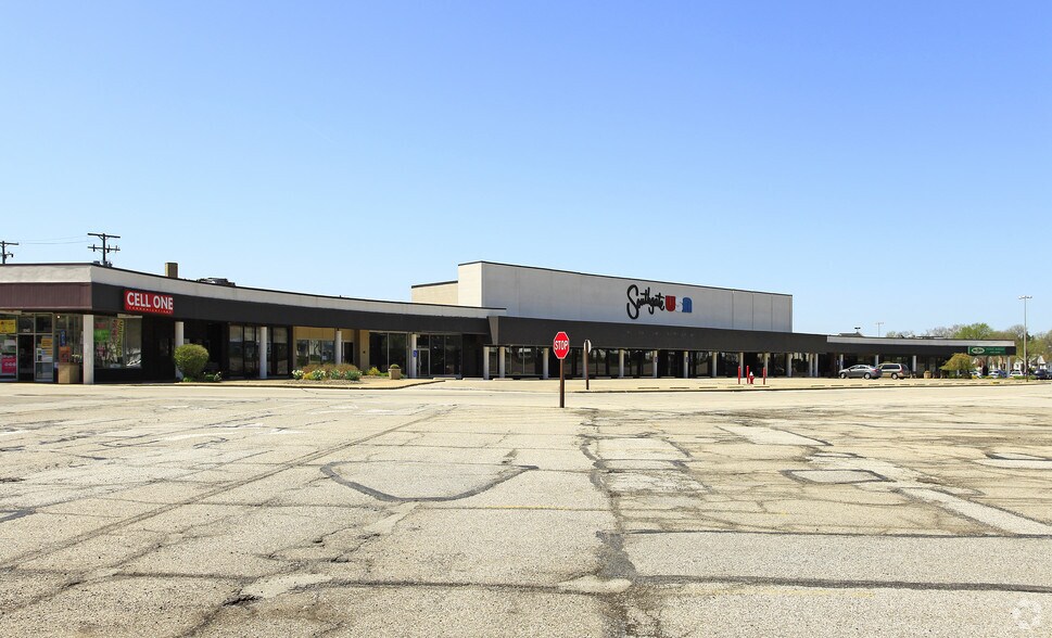 More Photos Of 20950 Libby Rd, Maple Heights Unknown For Lease