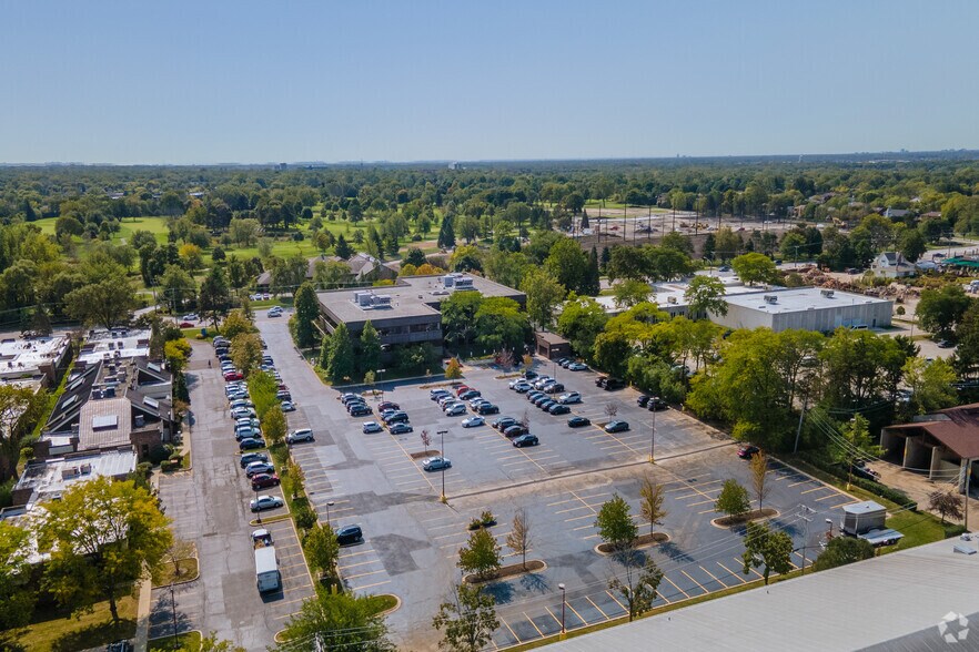 More Photos Of 3400 Dundee Rd, Northbrook Office For Lease