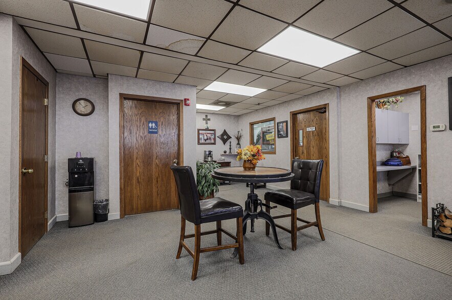 More Photos Of 2005-2007 W 103rd Ter, Leawood Service For Sale