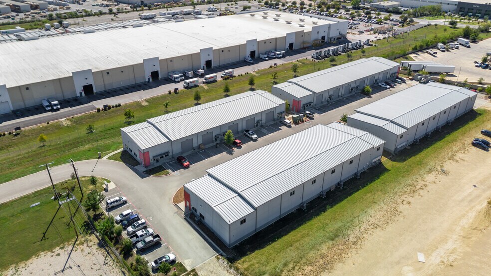 More Photos Of 7637 Fm 3009, Schertz Light Distribution For Sale