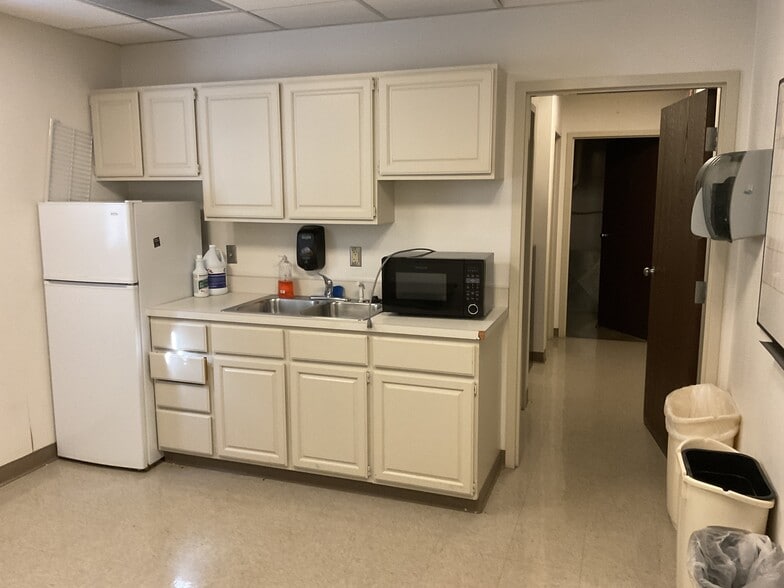 More Photos Of 20 W Whipp Rd, Dayton Bank For Lease