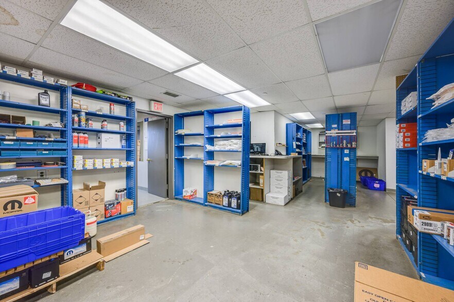 More Photos Of 691 County Road 39A, Southampton Auto Dealership For Lease