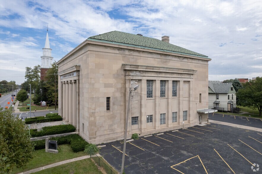 More Photos Of 2134-2158 Collingwood Blvd, Toledo Religious Facility For Sale