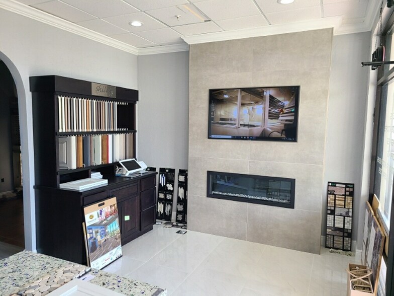 More Photos Of 1575 Pine Ridge Rd, Naples General Retail For Sale