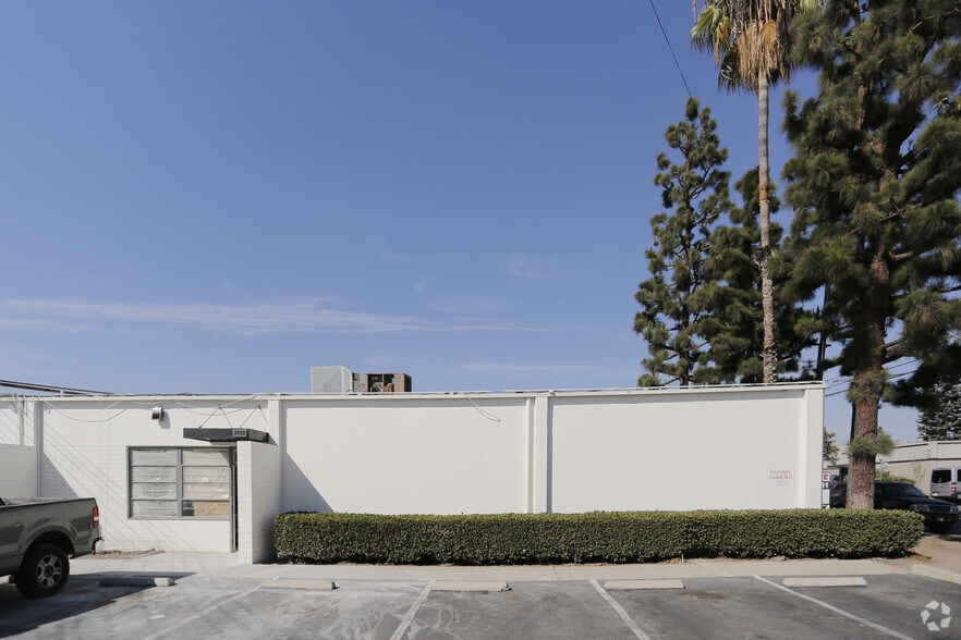 More Photos Of 3002-3012 Halladay St, Santa Ana Warehouse For Lease