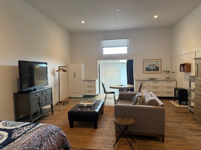 More Photos Of 217 Grand Ave, Pacific Grove Storefront For Sale