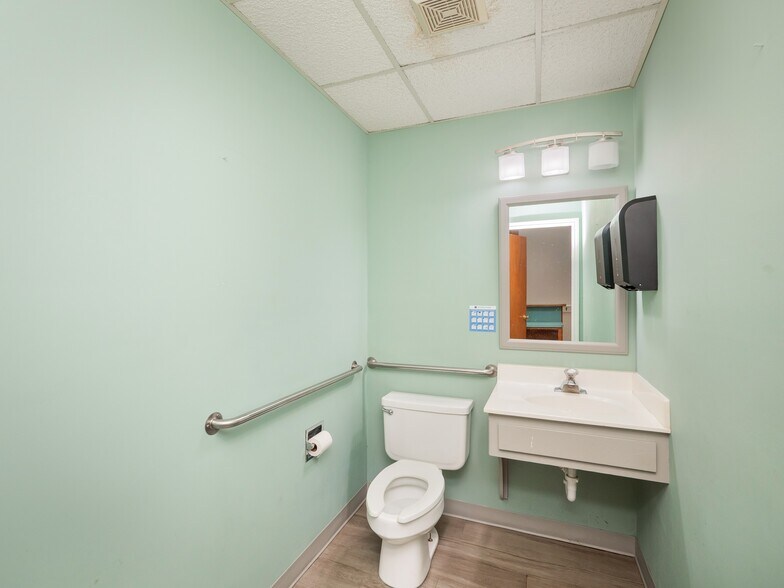 More Photos Of 4409 Menchaca Rd, Austin Medical For Sale