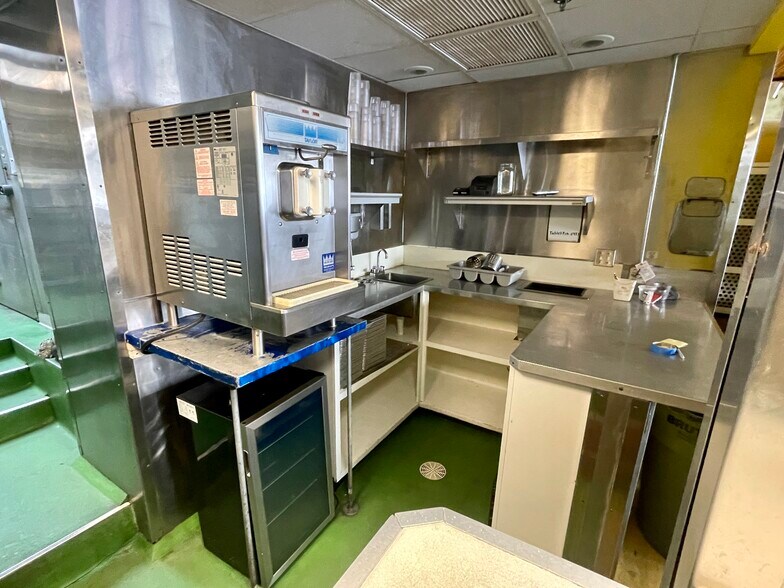 More Photos Of 314 William St, Fredericksburg Storefront For Lease