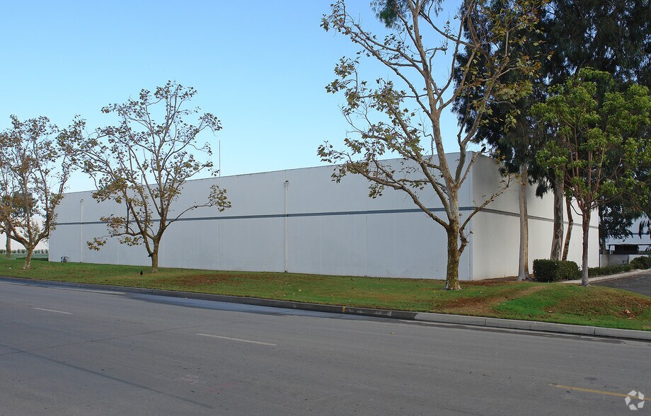 More Photos Of 16902 Millikan Ave, Irvine Warehouse For Lease
