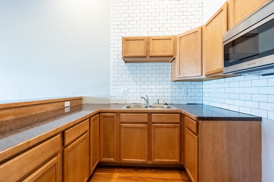More Photos Of 211 Jetway Dr, Belgrade Flex For Sale