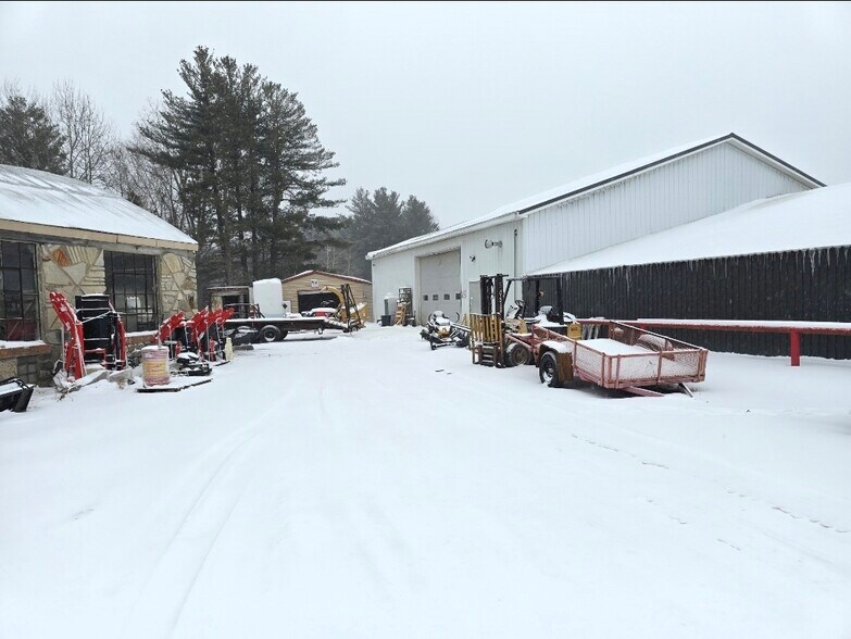 More Photos Of 4433 S Huron Rd, Standish Showroom For Sale