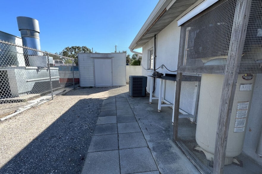 More Photos Of 23263 Harborview Rd, Port Charlotte Office For Sale