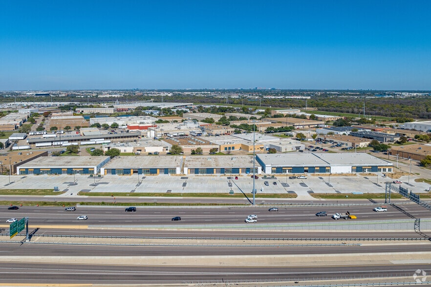 More Photos Of 3216-3308 Royalty Row, Irving Showroom For Lease