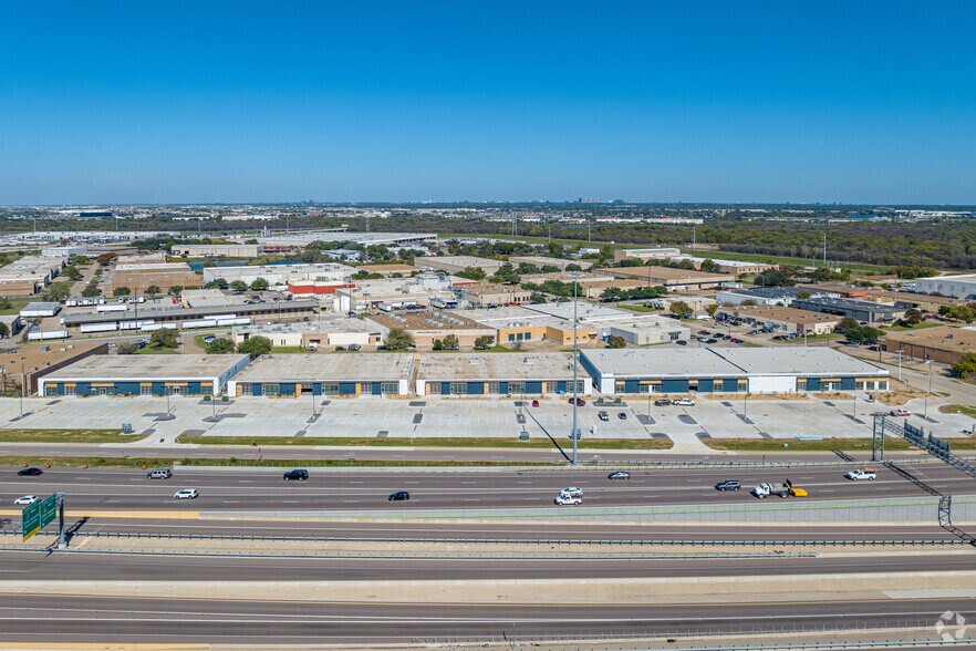 More Photos Of 3216-3308 Royalty Row, Irving Showroom For Lease