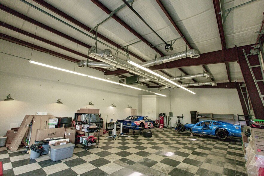 More Photos Of 3846 George II Hwy, Southport Warehouse For Lease