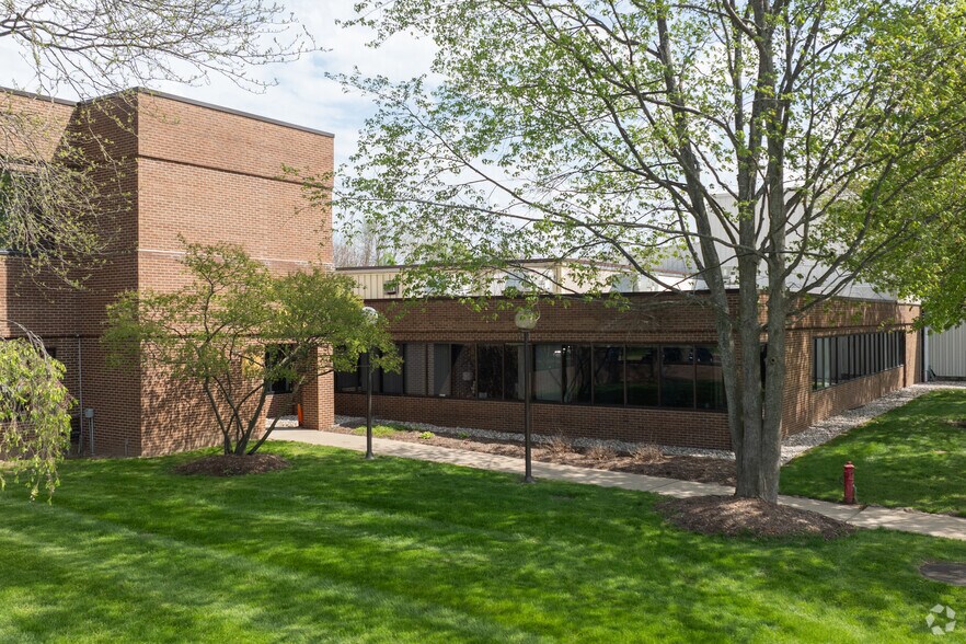 More Photos Of 1950 Waldorf St NW, Grand Rapids Manufacturing For Sale