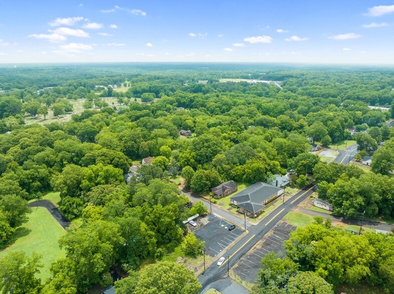 More Photos Of 1401 S Fant St, Anderson Funeral Home For Sale