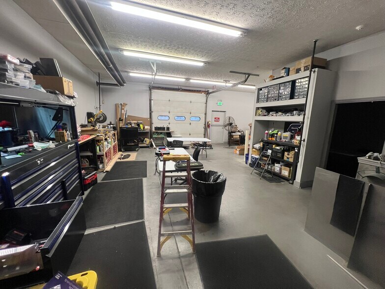 More Photos Of 8350 W Washington St, Indianapolis Auto Repair For Lease