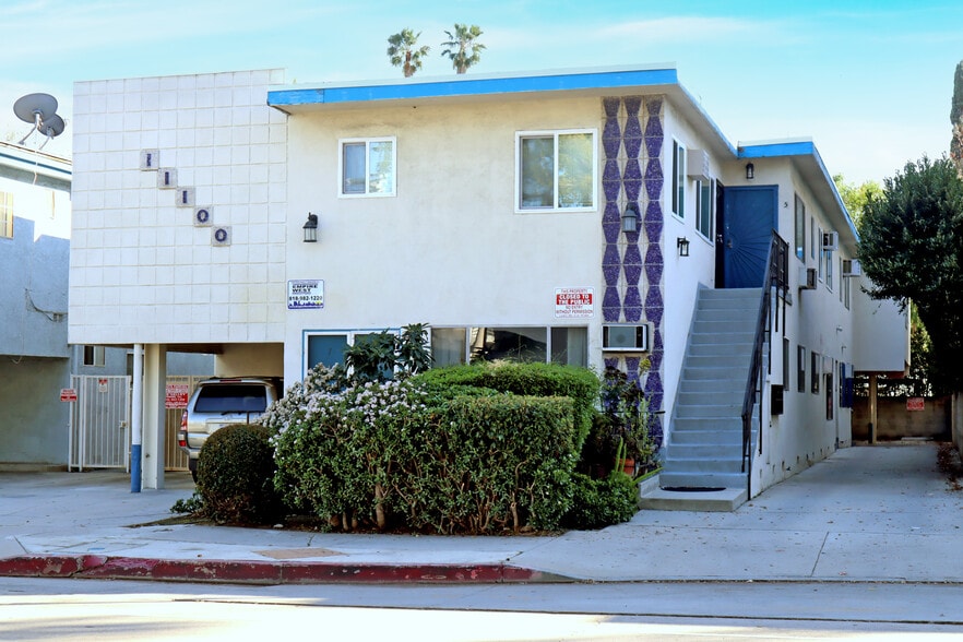 Primary Photo Of 11100 Camarillo St, North Hollywood Apartments For Sale
