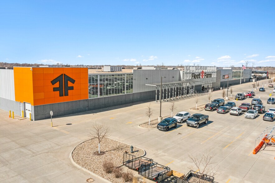 More Photos Of 4650 Cross Point Blvd NE, Cedar Rapids Freestanding For Sale