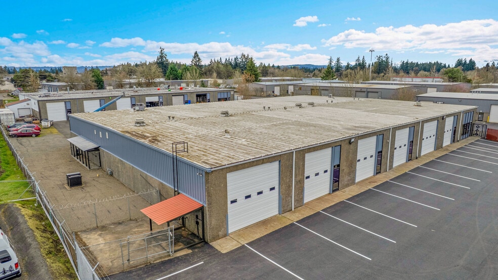 More Photos Of 2630 SE 39th Loop, Hillsboro Warehouse For Lease