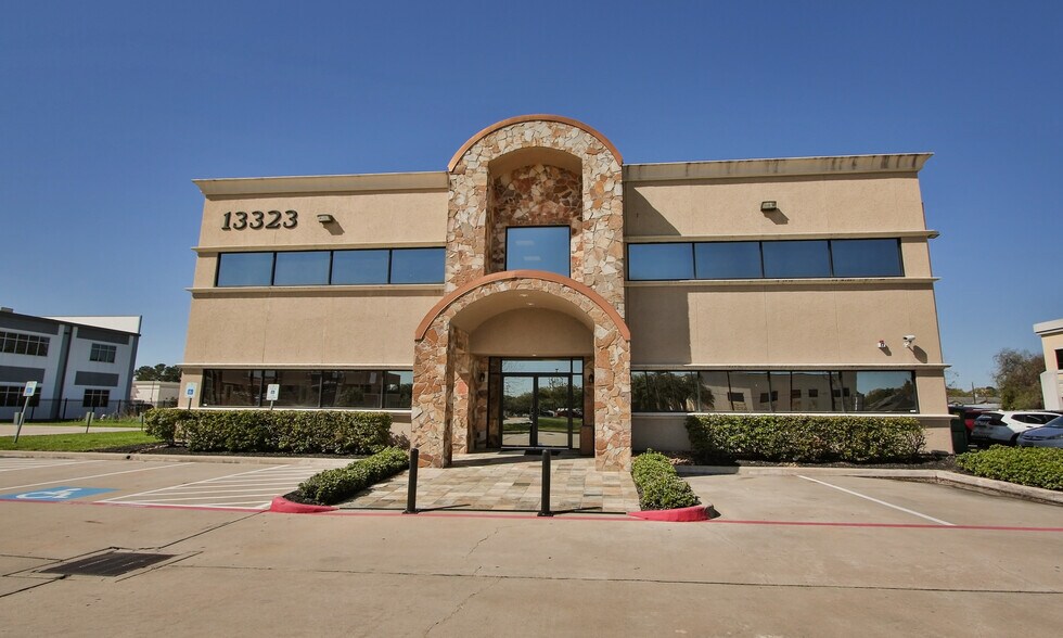 More Photos Of 13323 Dotson Rd, Houston Medical For Lease