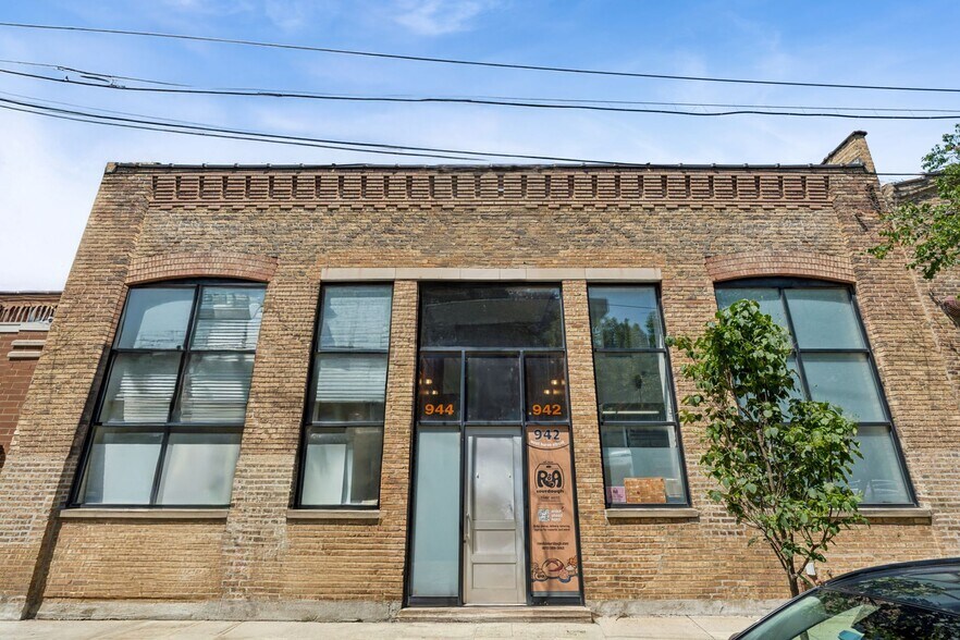 More Photos Of 942-944 W Huron St, Chicago General Retail For Sale