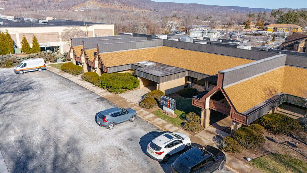 More Photos Of 9 Post Rd, Oakland Medical For Lease