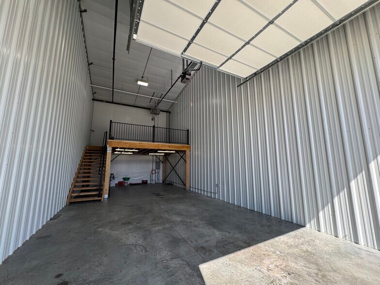 Primary Photo Of 360 Rancho Dr, Windsor Self Storage For Sale