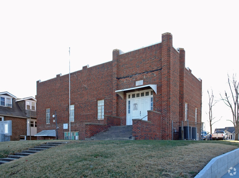 Primary Photo Of 908 W Main St, Blue Springs Lodge Meeting Hall For Sale