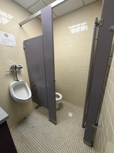 More Photos Of 171 Market Sq, Newington Office For Sale