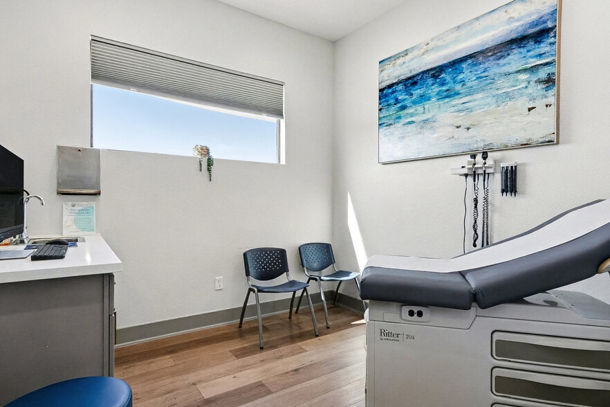 More Photos Of 205 Bella Katy Dr, Katy Medical For Sale