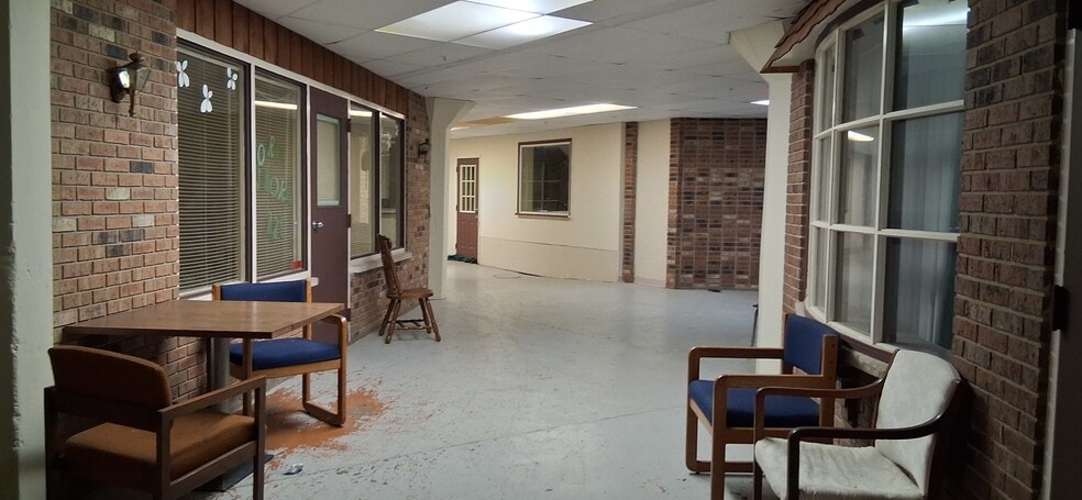 More Photos Of 2711 Sheridan Rd, Zion General Retail For Sale