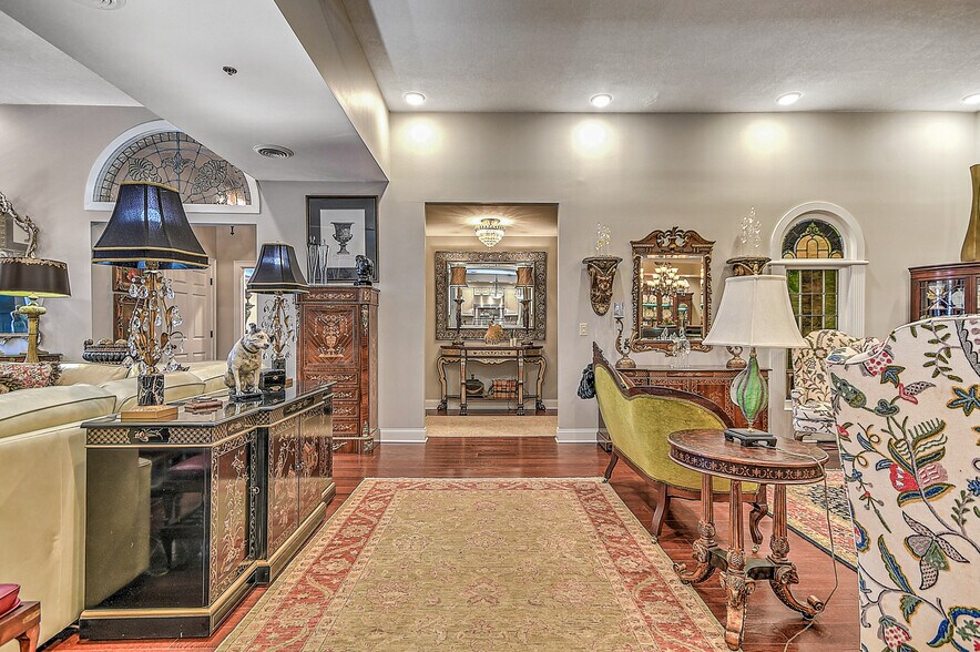 More Photos Of 220 Broad St, Kingsport Flex For Sale