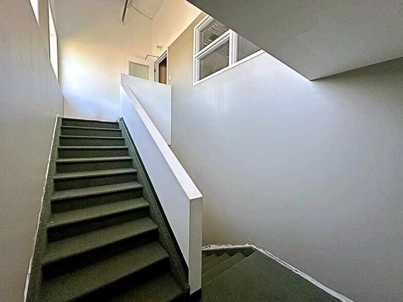 More Photos Of 195 Mackay Cres, Fort McMurray Warehouse For Sale