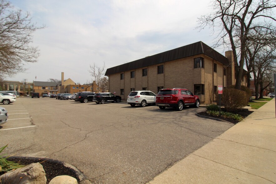 More Photos Of 22190 Garrison St, Dearborn Medical For Lease