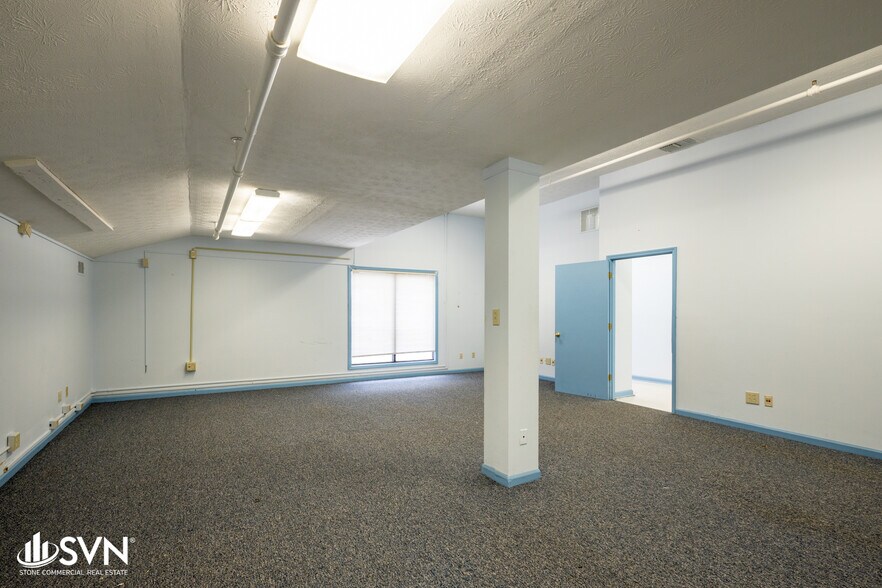 More Photos Of 1047 US Highway 127 S, Frankfort Medical For Lease