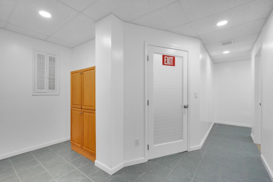 More Photos Of 5565 Columbia Pike, Arlington Multifamily For Sale