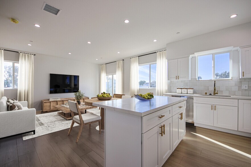 More Photos Of 2404 S Cochran Ave, Los Angeles Apartments For Sale