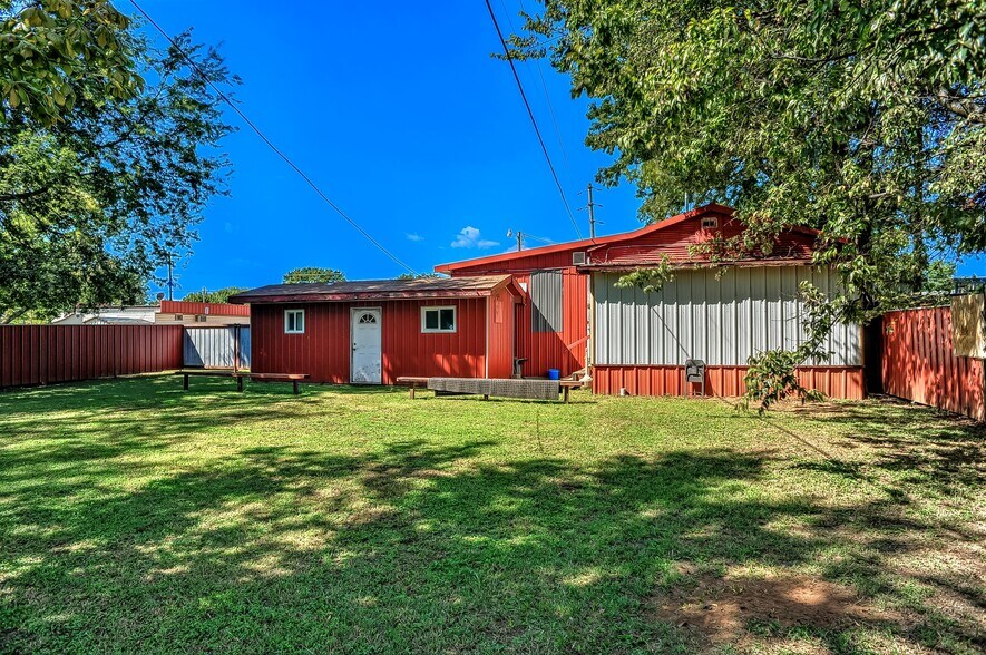 More Photos Of 117 S Franklin St, Colbert Restaurant For Sale