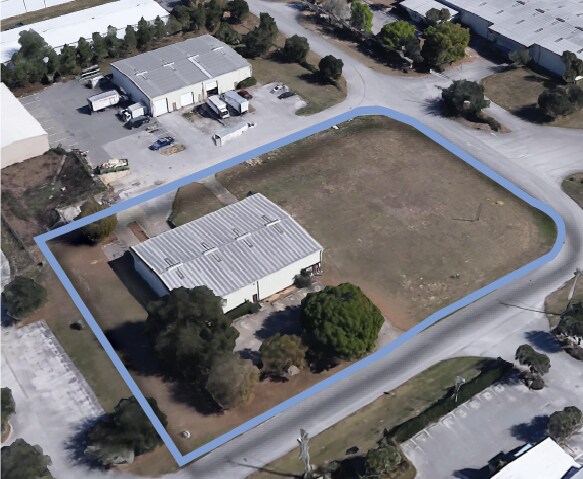 More Photos Of 250 Southridge Industrial Dr, Tavares Warehouse For Lease