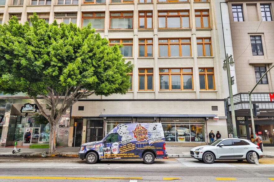 More Photos Of 737 S Broadway, Los Angeles Loft Creative Space For Sale