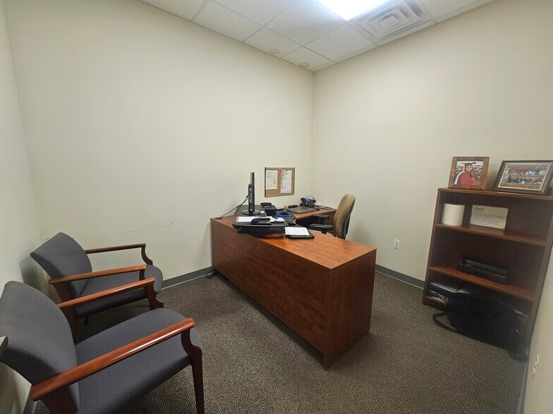 More Photos Of 125 S Wellwood Ave, Lindenhurst Office For Lease
