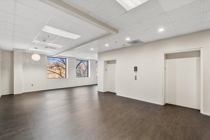 More Photos Of 1823 Eastchester Dr, High Point Office For Lease