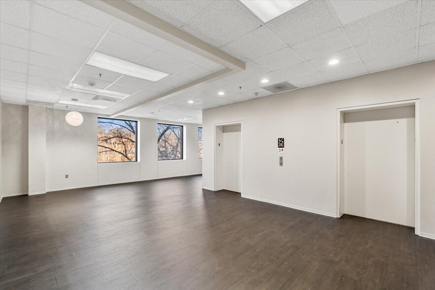 More Photos Of 1823 Eastchester Dr, High Point Office For Lease