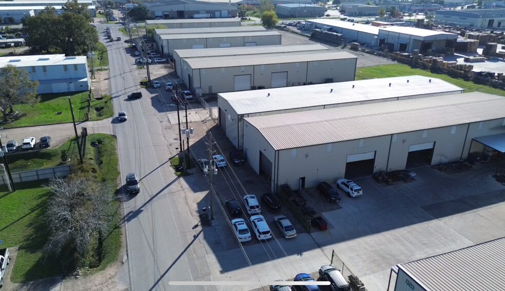 More Photos Of 5719 Cunningham Rd, Houston Unknown For Lease