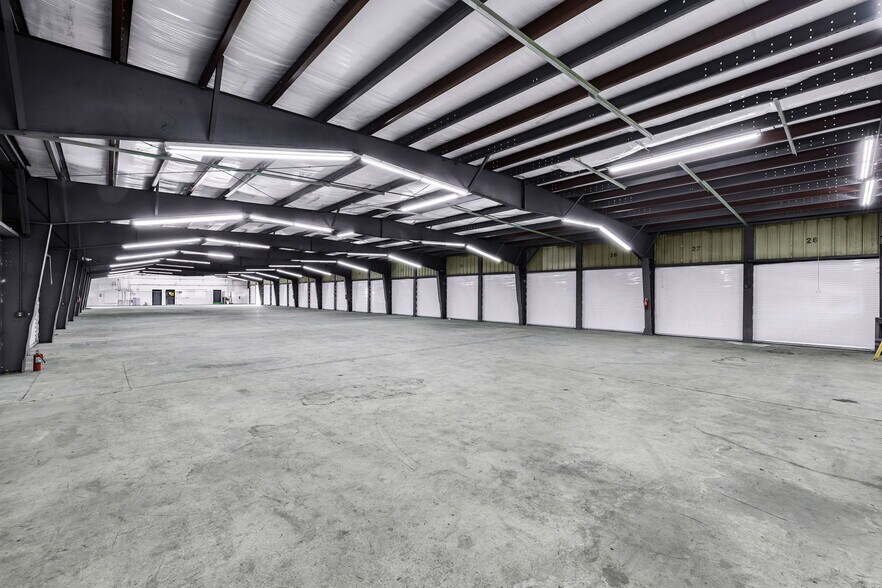 More Photos Of 10410 NW South River Dr, Medley Truck Terminal For Lease