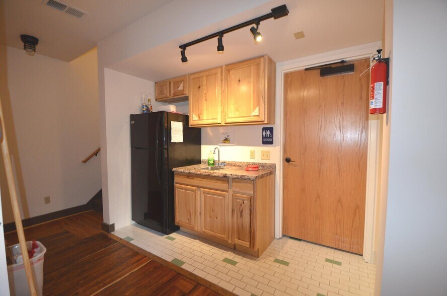 More Photos Of 122 S Main St, Harrodsburg Storefront For Sale