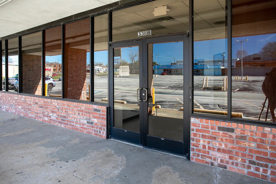 More Photos Of 315-330 E Spring St, Palestine Unknown For Lease