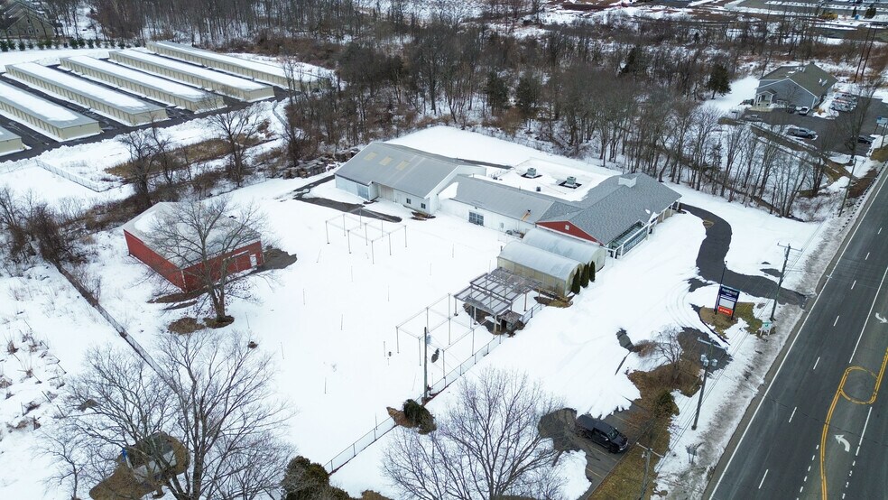 More Photos Of 147 Meriden Rd, Middlefield Garden Center For Lease